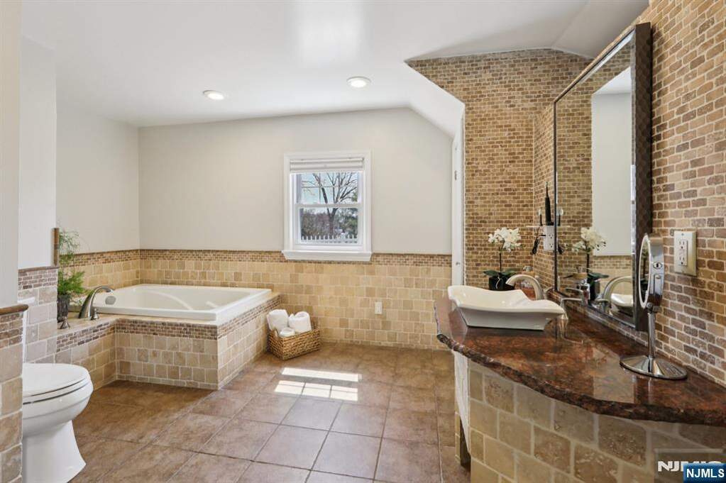 4 Bedroom Single Family Home/House's Image 24