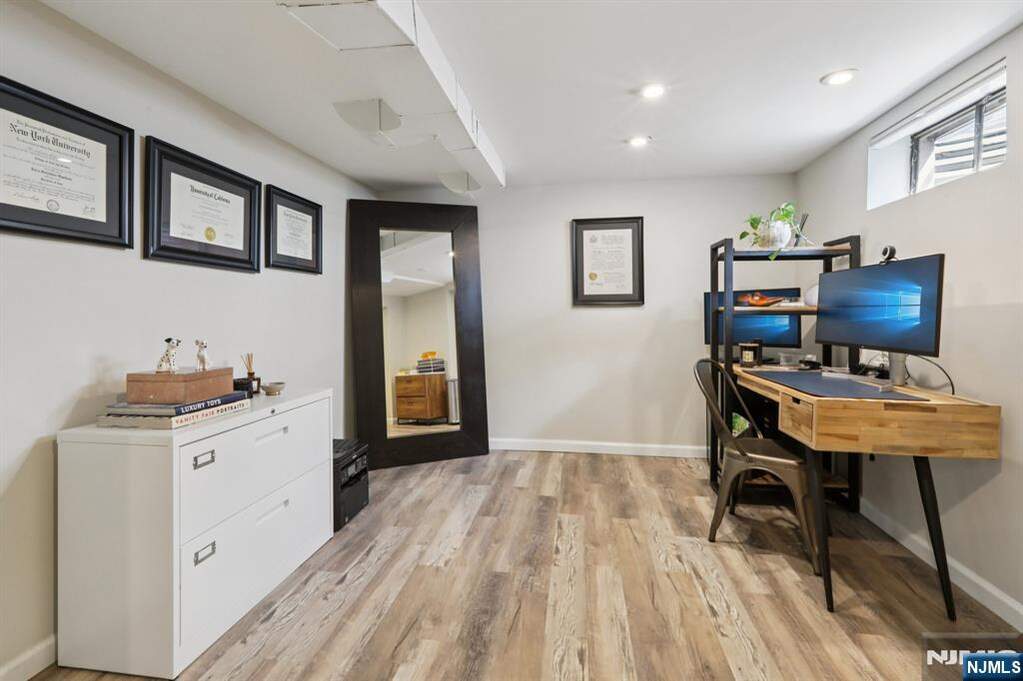 4 Bedroom Single Family Home/House's Image 31