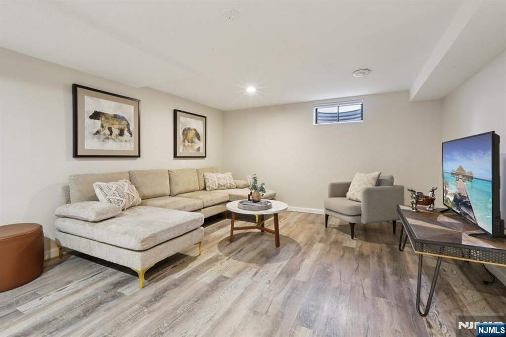 4 Bedroom Single Family Home/House's Image 32