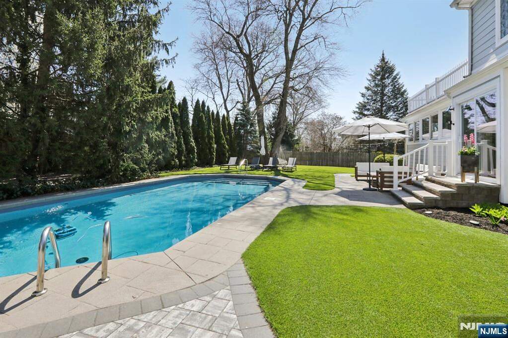 4 Bedroom Single Family Home/House's Image 34