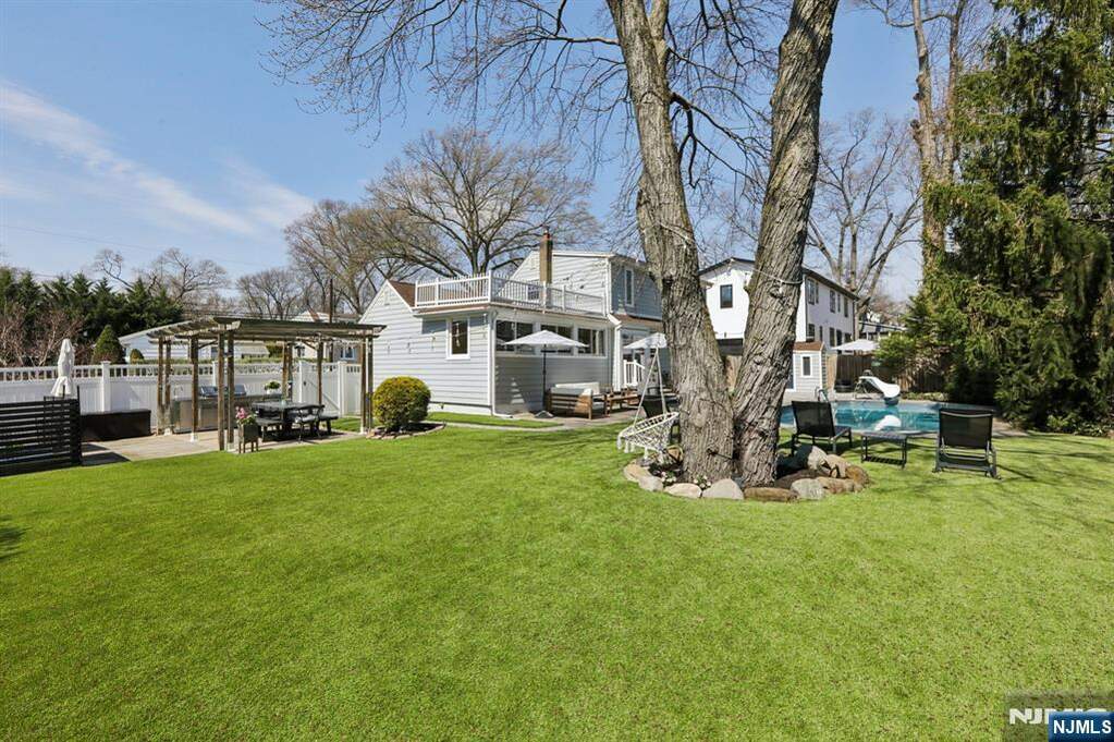 4 Bedroom Single Family Home/House's Image 42