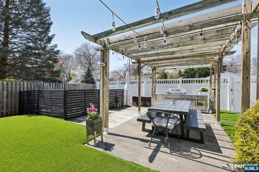 4 Bedroom Single Family Home/House's Image 44