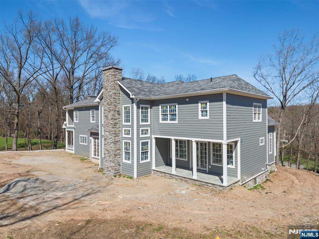 5 Bedroom Single Family Home/House's Image 7