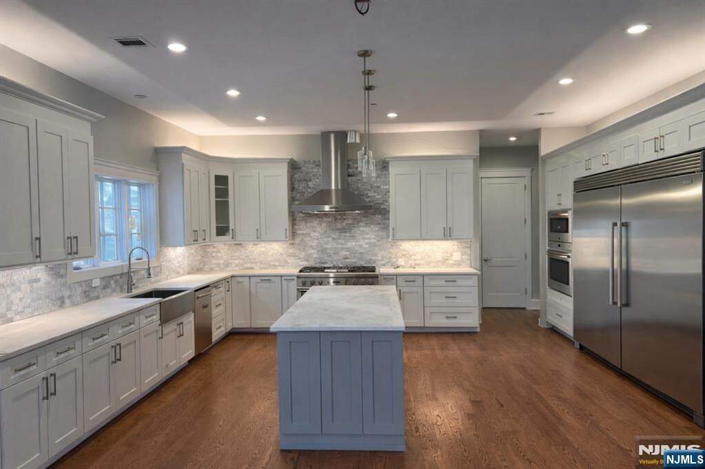 5 Bedroom Single Family Home/House's Image 10