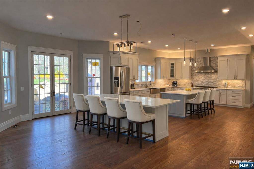 5 Bedroom Single Family Home/House's Image 11