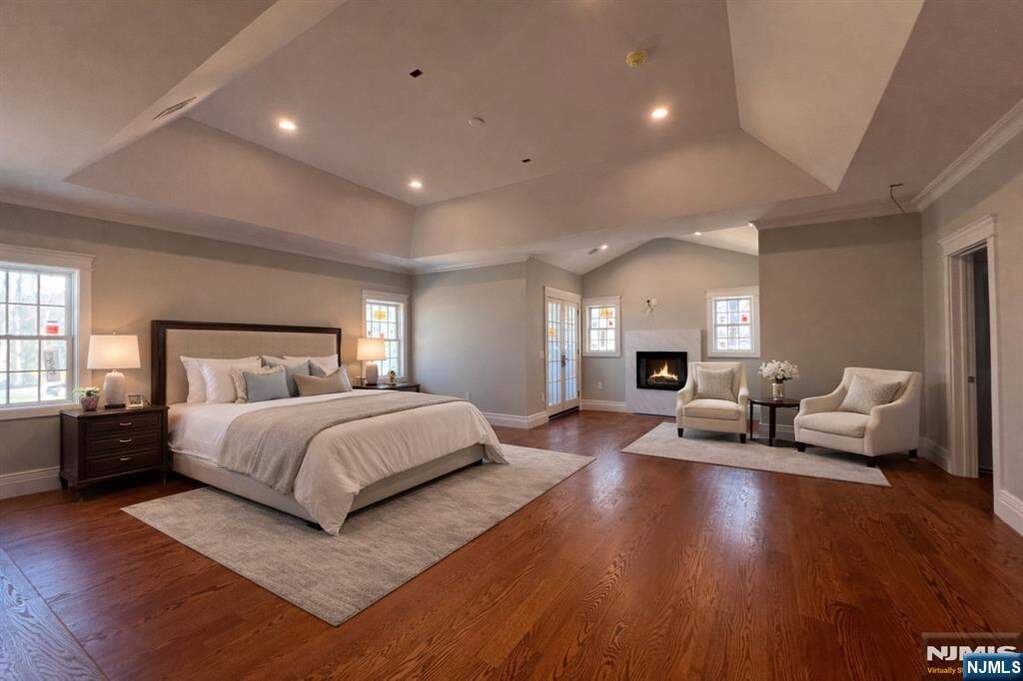 5 Bedroom Single Family Home/House's Image 12