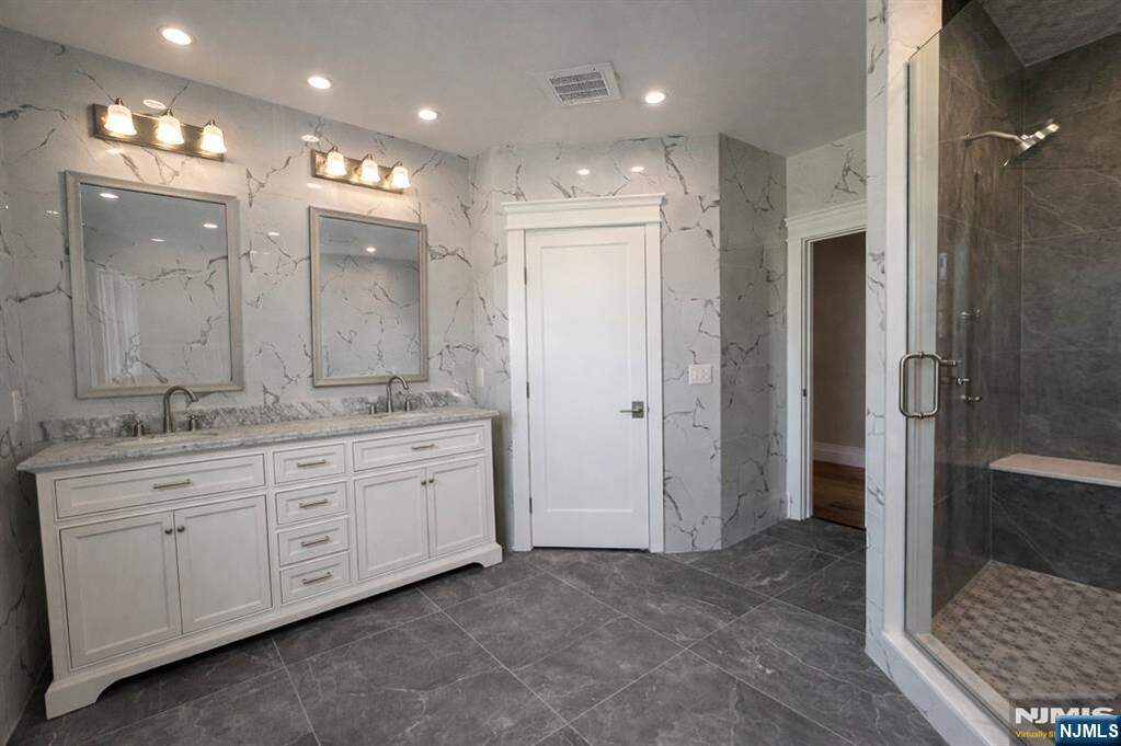 5 Bedroom Single Family Home/House's Image 15