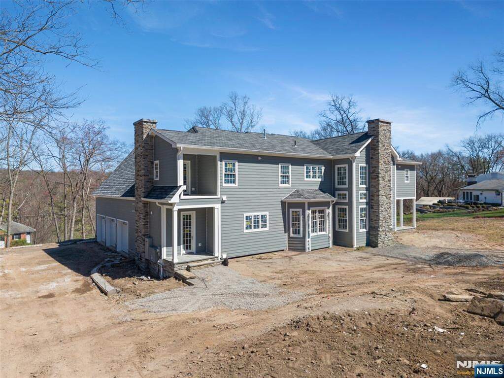 5 Bedroom Single Family Home/House's Image 3
