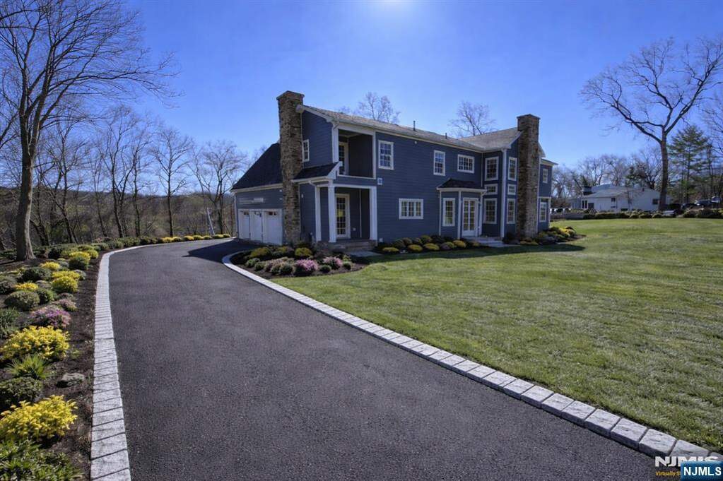 5 Bedroom Single Family Home/House's Image 4