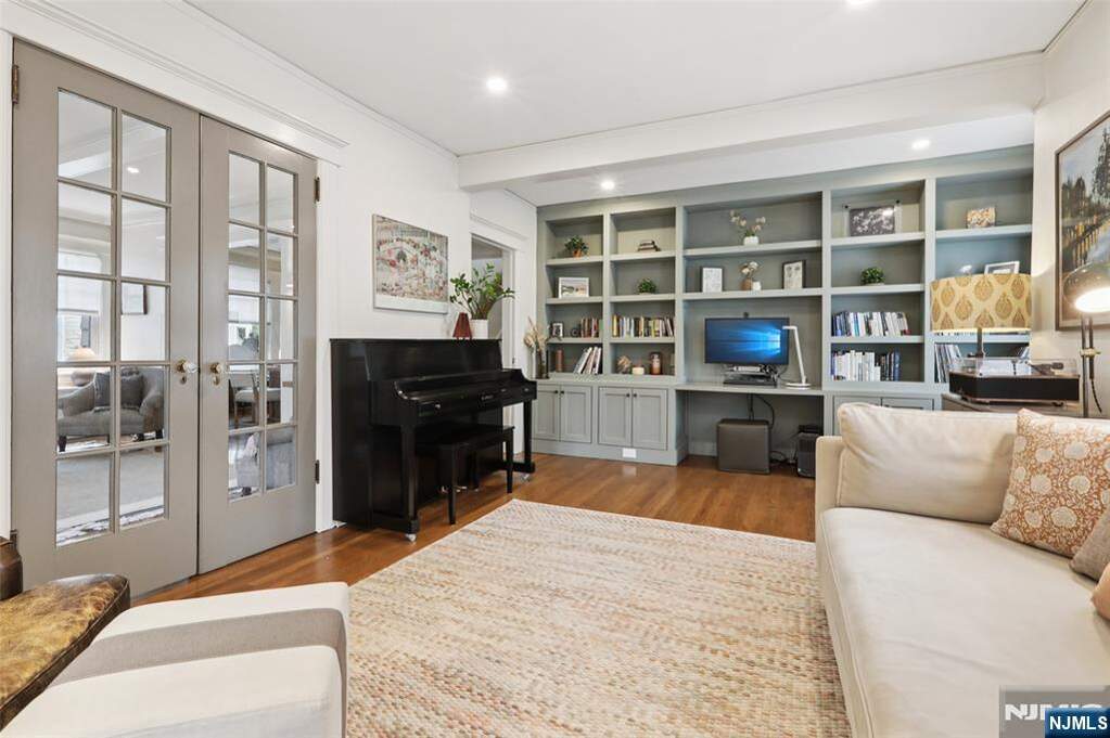4 Bedroom Single Family Home/House's Image 12