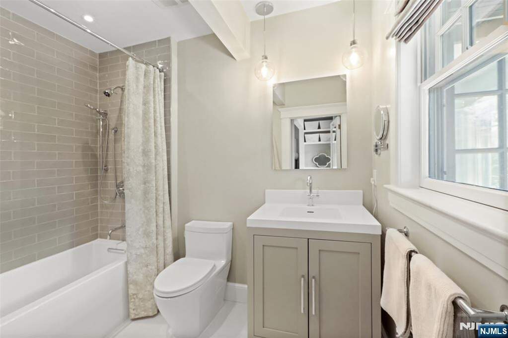 4 Bedroom Single Family Home/House's Image 16