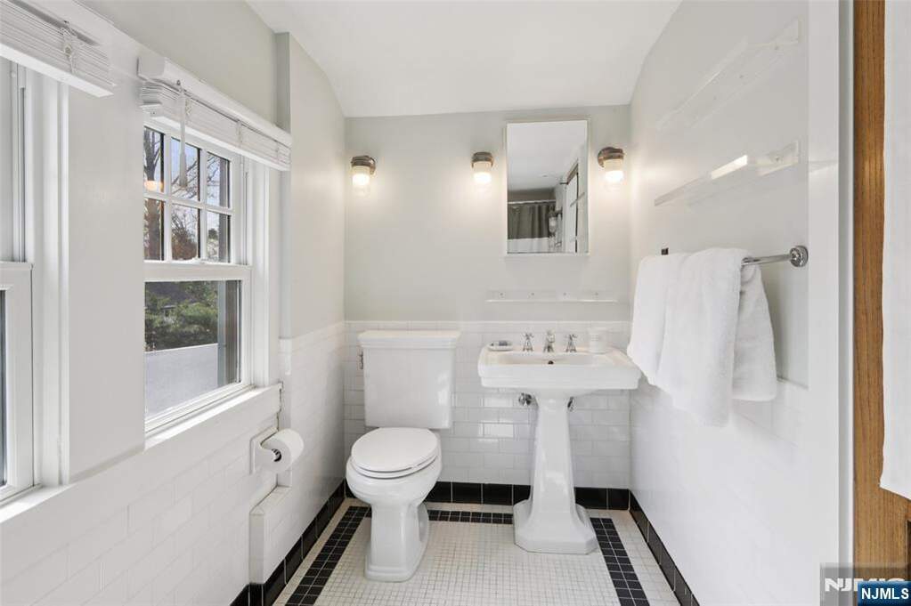 4 Bedroom Single Family Home/House's Image 22