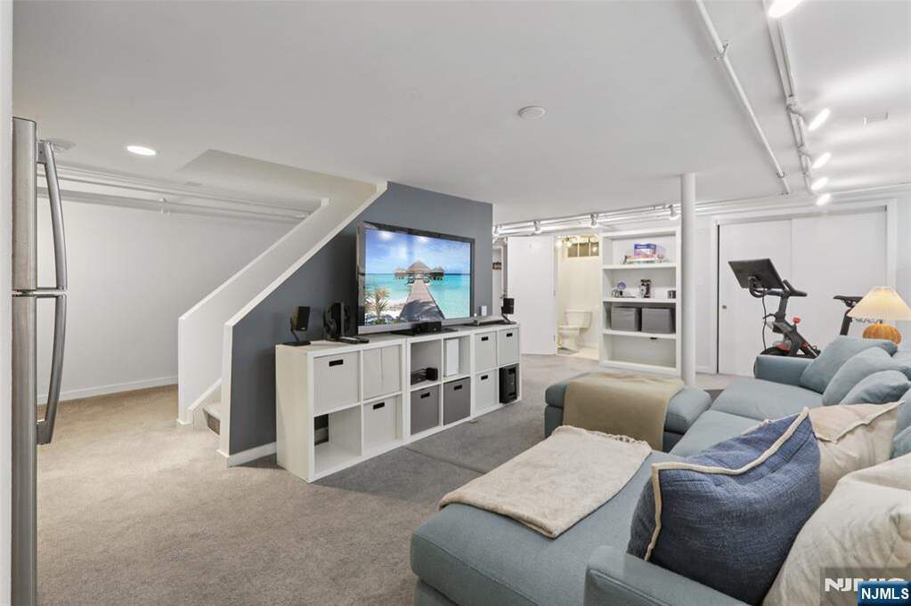 4 Bedroom Single Family Home/House's Image 25