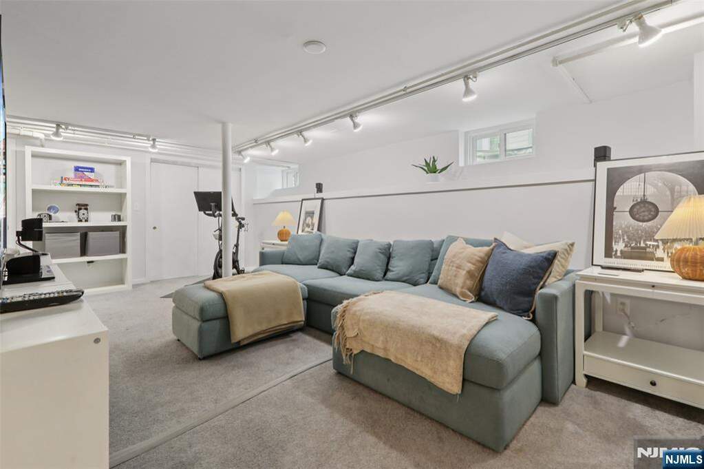 4 Bedroom Single Family Home/House's Image 26