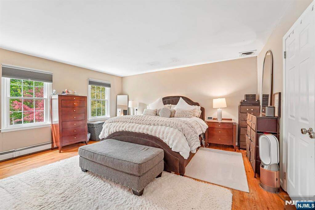 4 Bedroom Single Family Home/House's Image 10