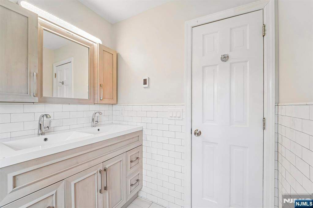 4 Bedroom Single Family Home/House's Image 15