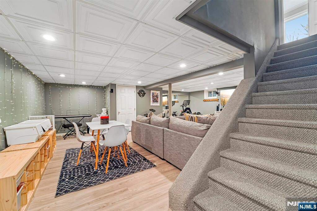 4 Bedroom Single Family Home/House's Image 18