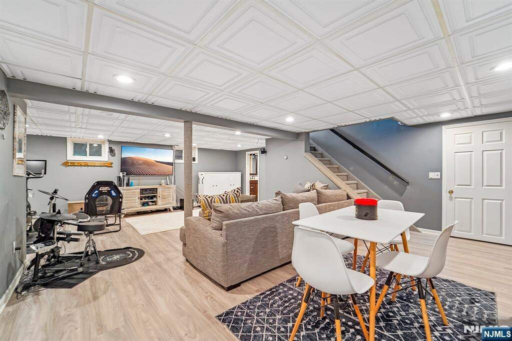 4 Bedroom Single Family Home/House's Image 19