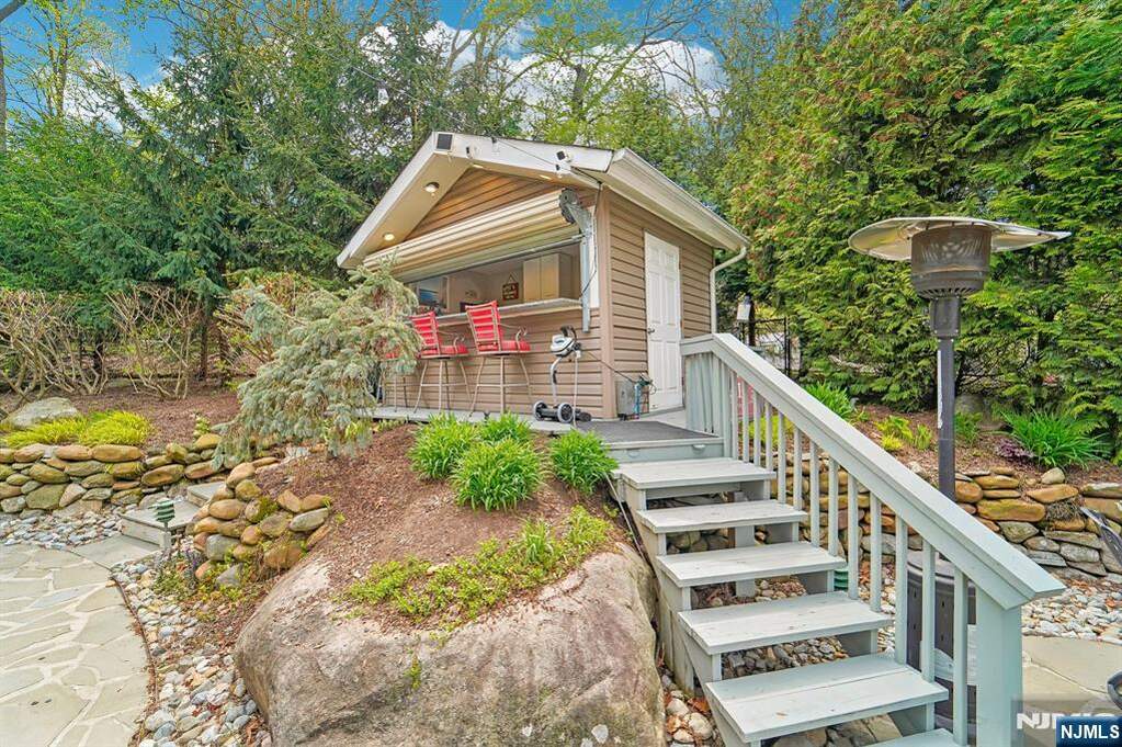 4 Bedroom Single Family Home/House's Image 25