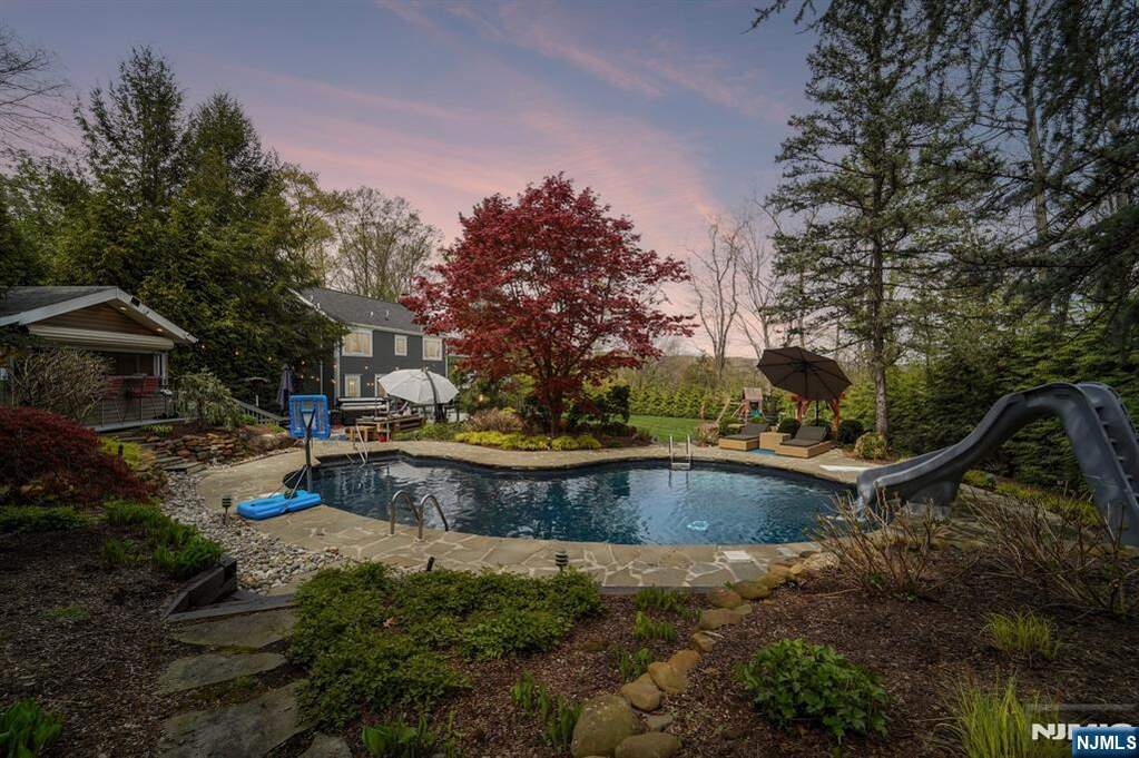 4 Bedroom Single Family Home/House's Image 28