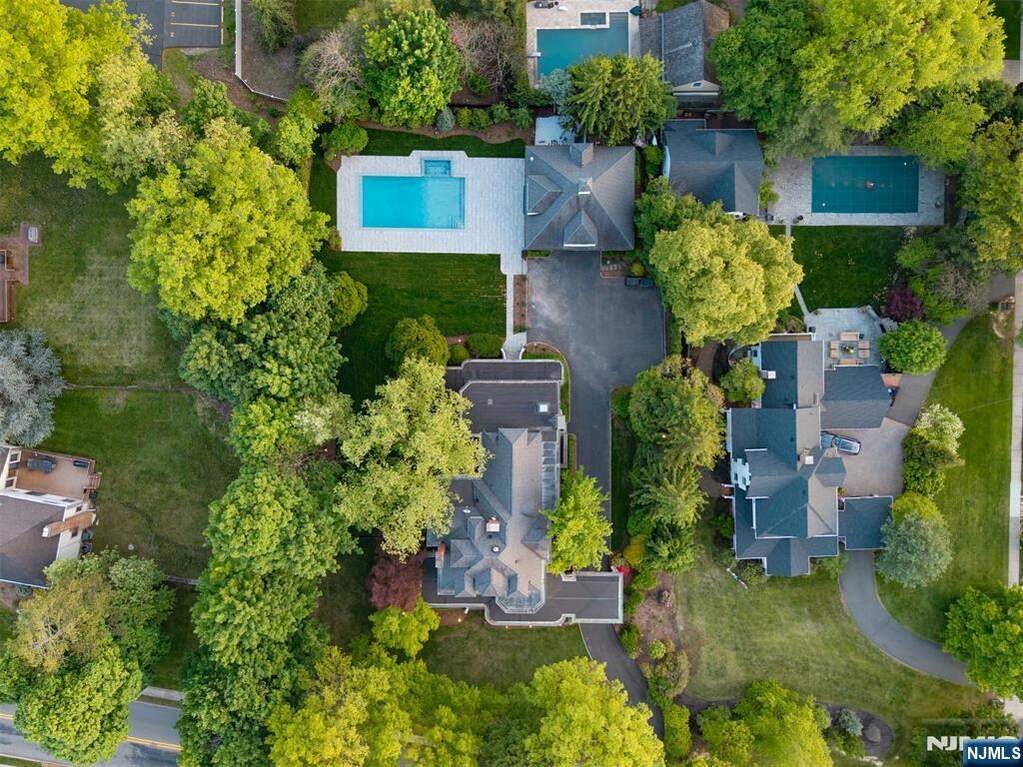 7 Bedroom Single Family Home/House's Image 47