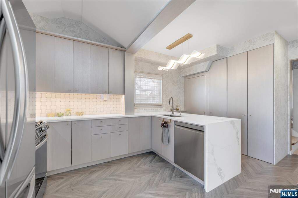 4 Bedroom Single Family Home/House's Image 15