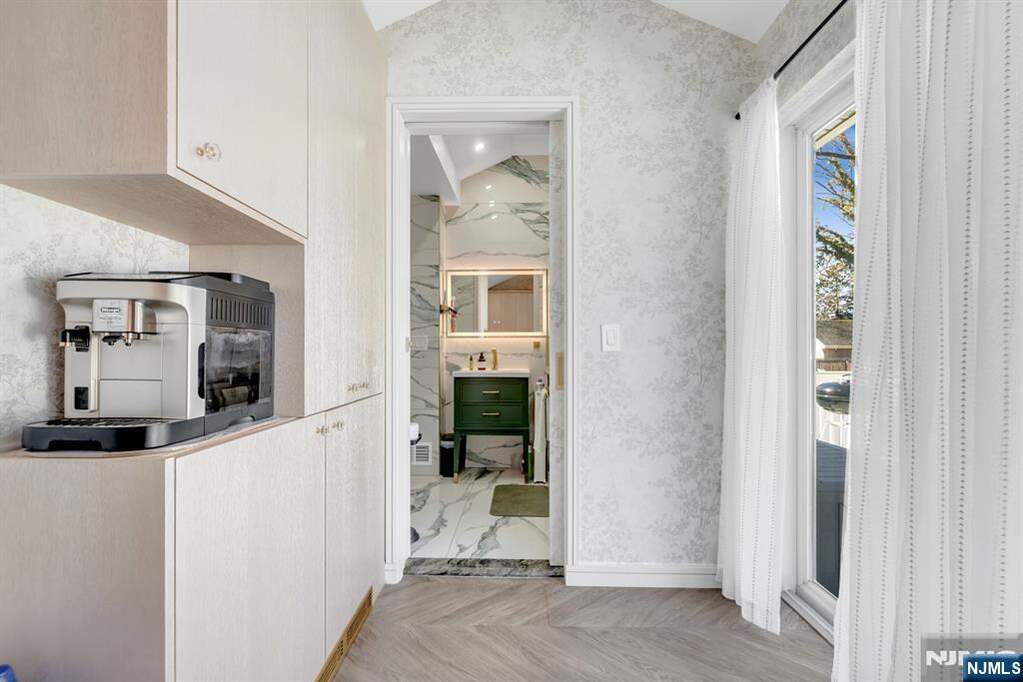 4 Bedroom Single Family Home/House's Image 17