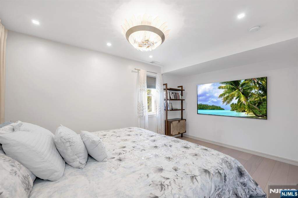 4 Bedroom Single Family Home/House's Image 29