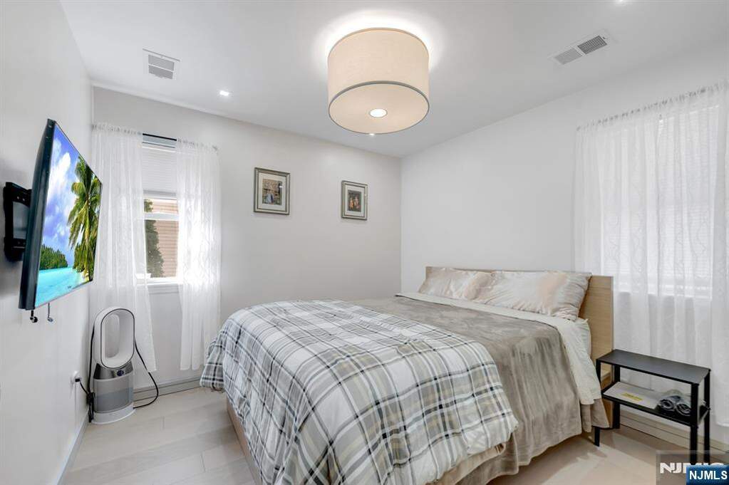 4 Bedroom Single Family Home/House's Image 36