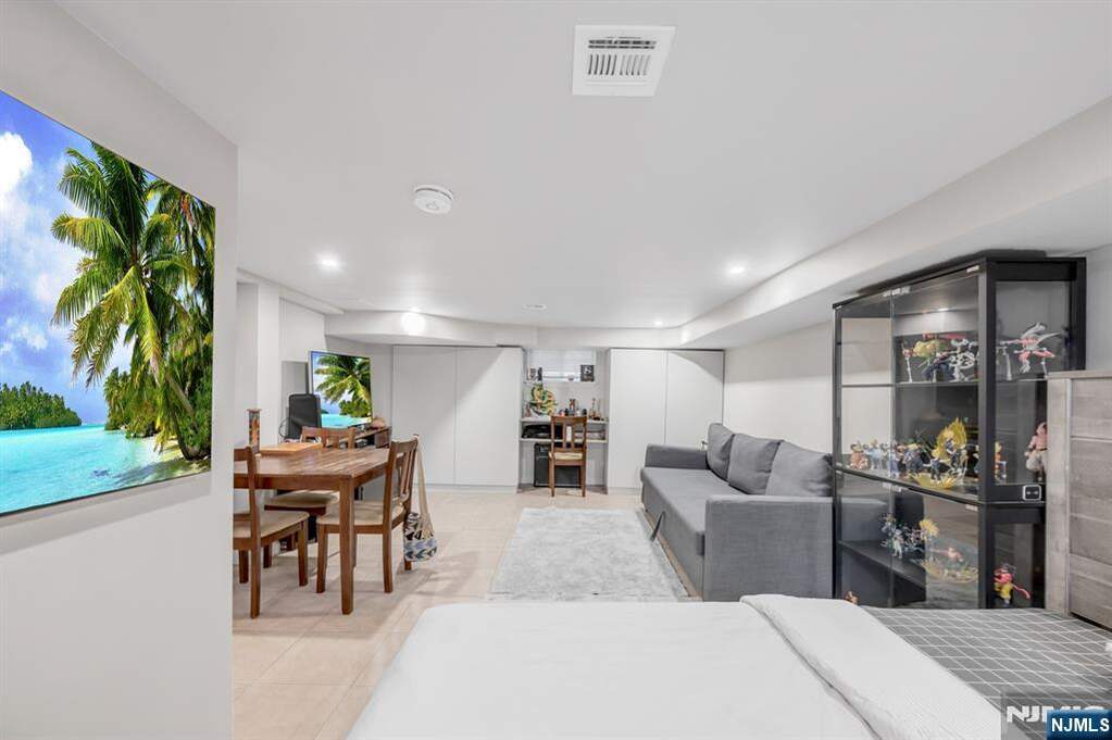 4 Bedroom Single Family Home/House's Image 39