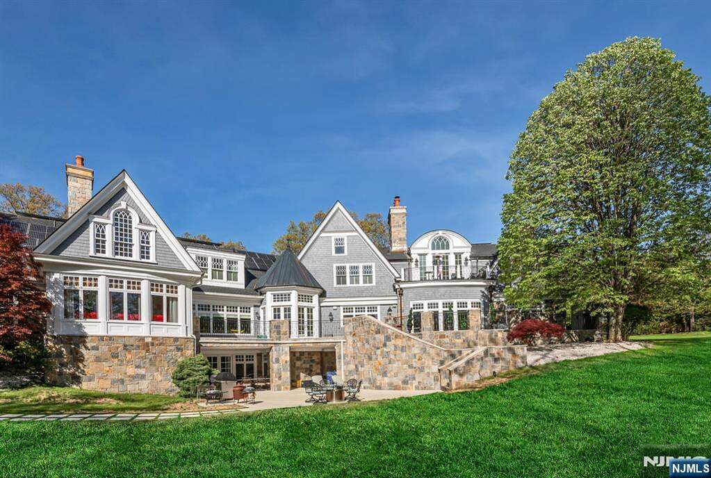 7 Bedroom Single Family Home/House's Image 38