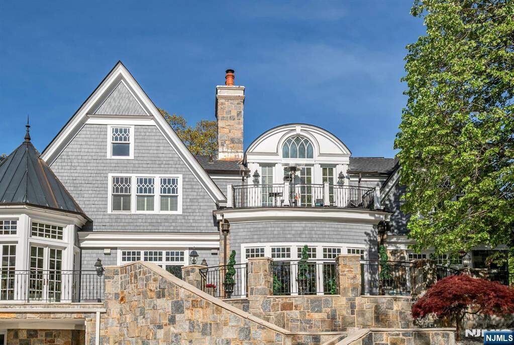 7 Bedroom Single Family Home/House's Image 39