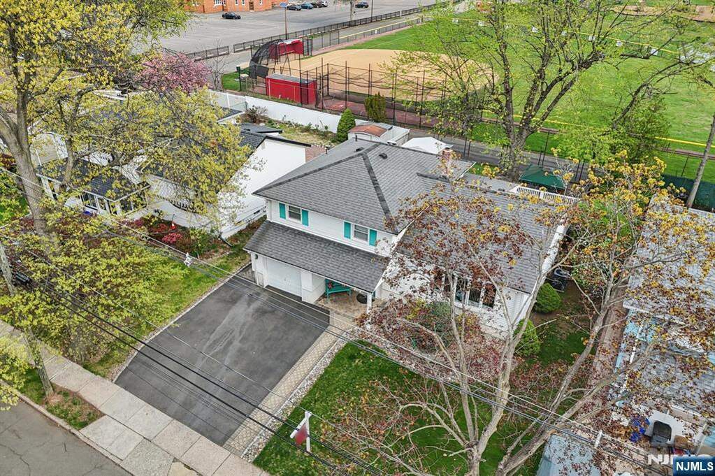 4 Bedroom Single Family Home/House's Image 30