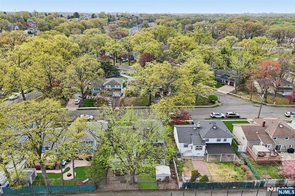 4 Bedroom Single Family Home/House's Image 32