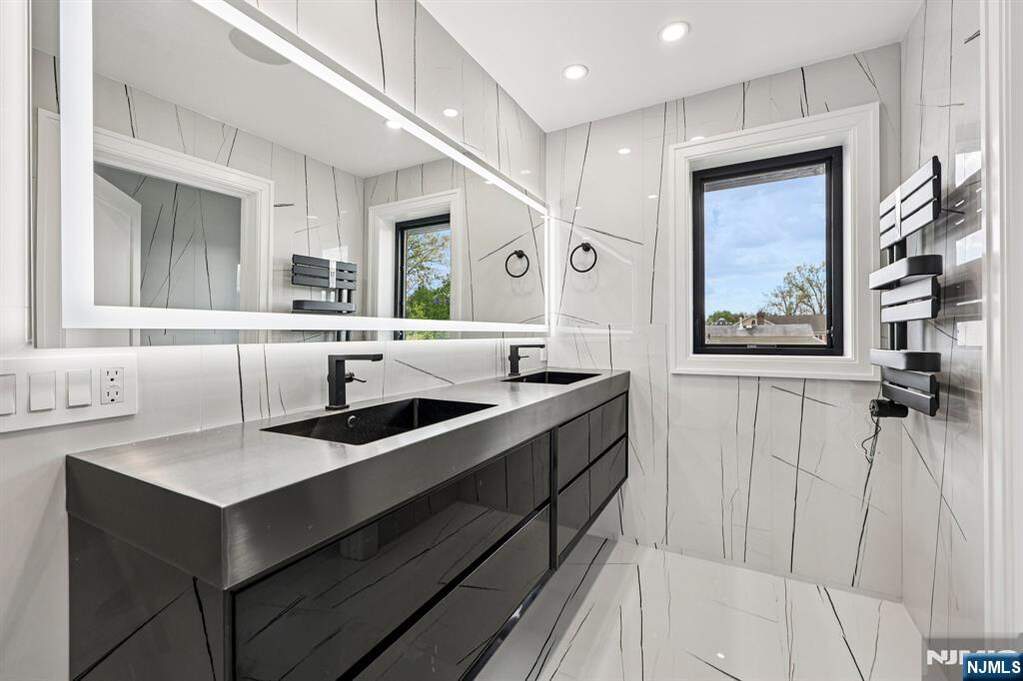 4 Bedroom Single Family Home/House's Image 10