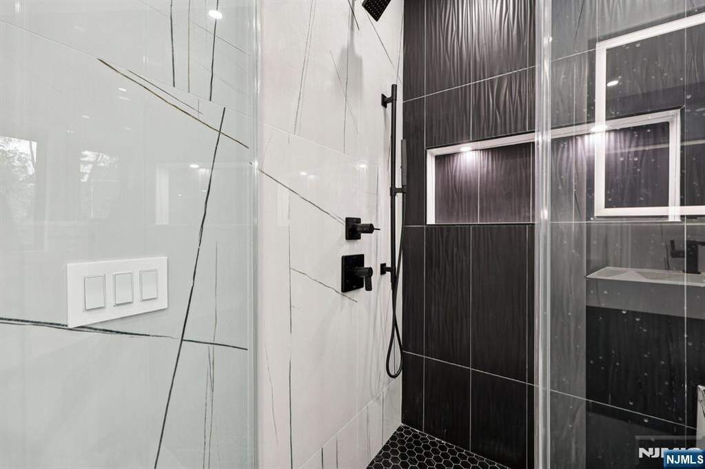 4 Bedroom Single Family Home/House's Image 11