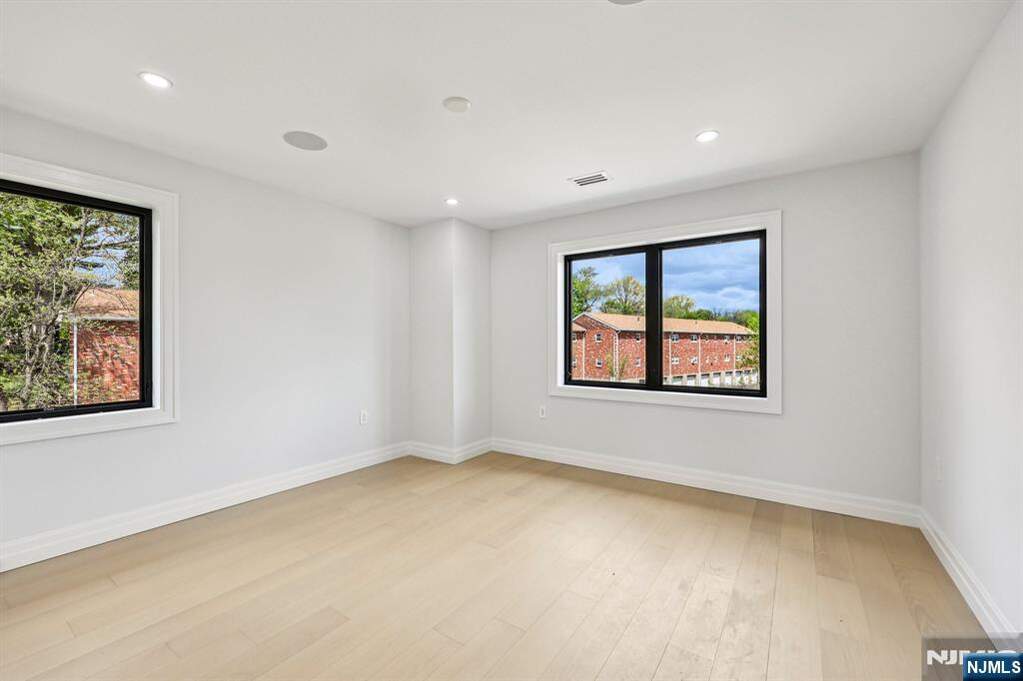 4 Bedroom Single Family Home/House's Image 28
