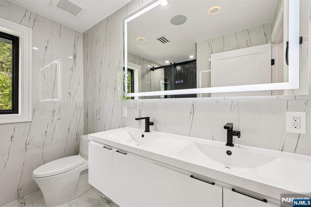 4 Bedroom Single Family Home/House's Image 30