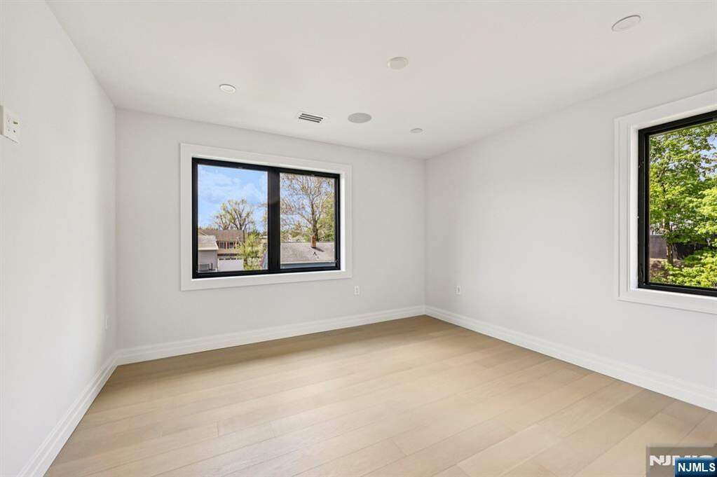 4 Bedroom Single Family Home/House's Image 31