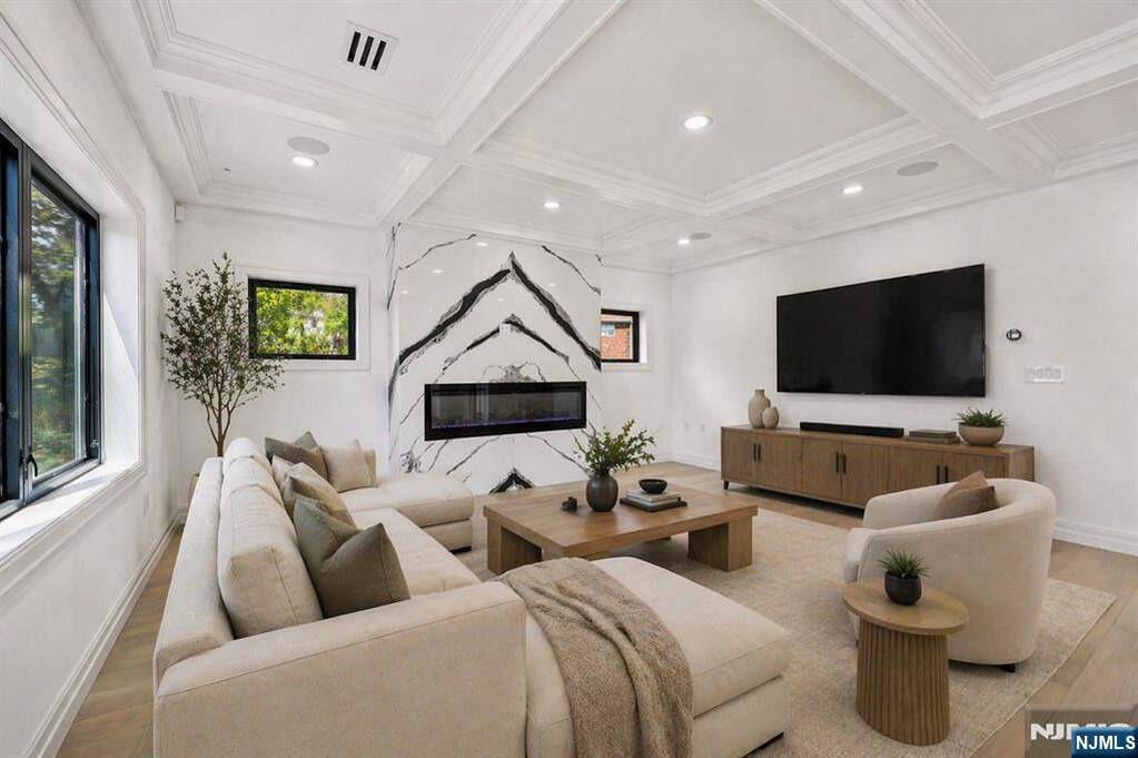 4 Bedroom Single Family Home/House's Image 3