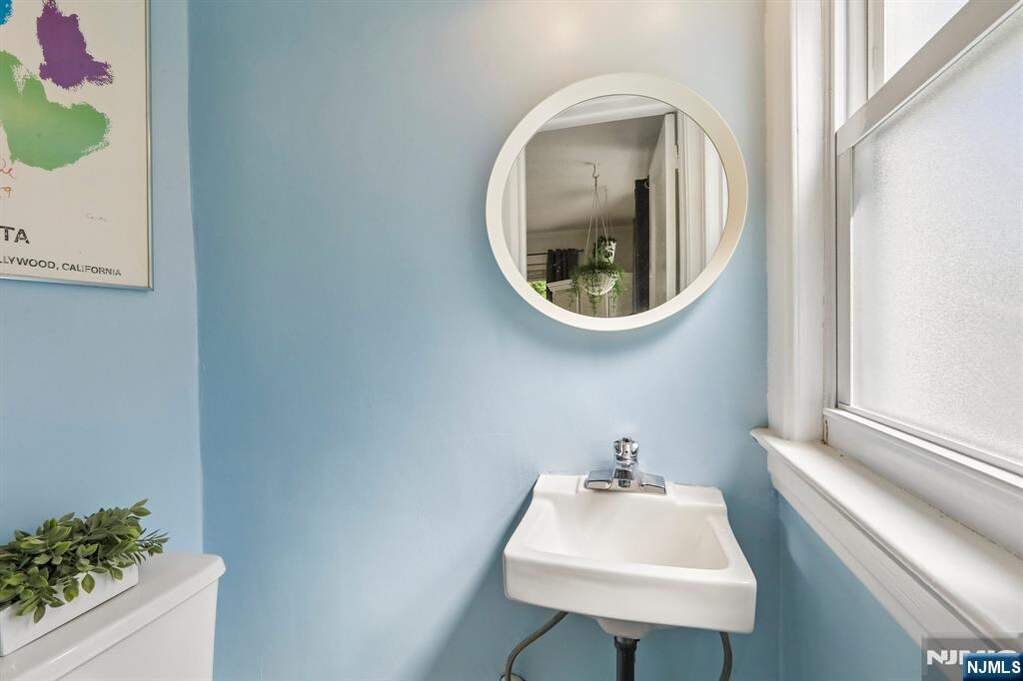 4 Bedroom Single Family Home/House's Image 31