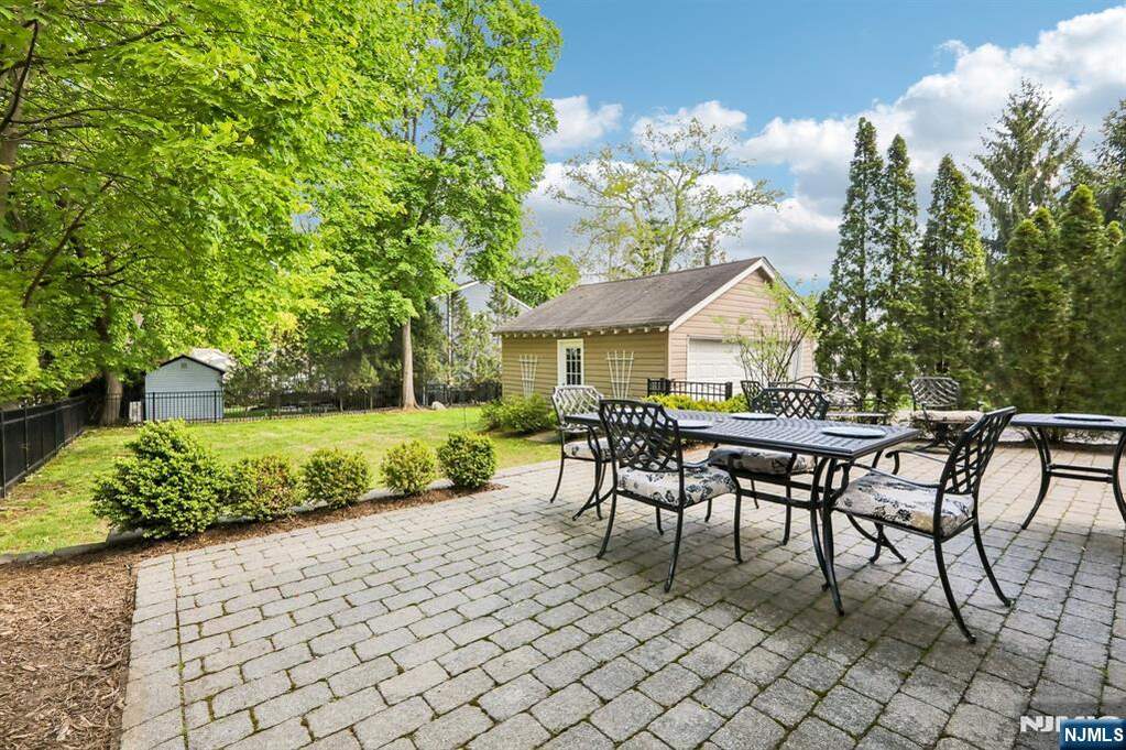 4 Bedroom Single Family Home/House's Image 33