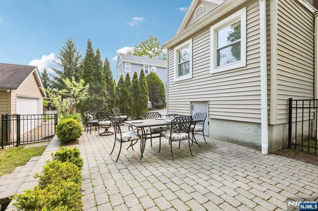 4 Bedroom Single Family Home/House's Image 34