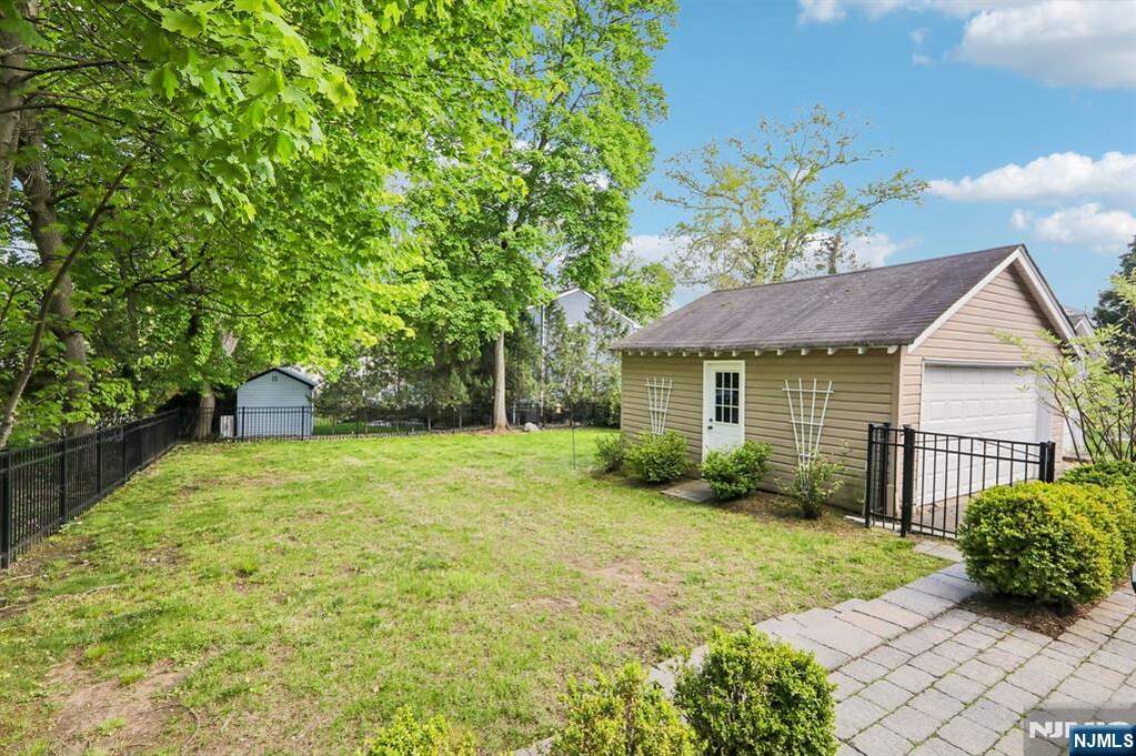 4 Bedroom Single Family Home/House's Image 35