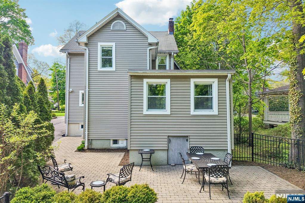 4 Bedroom Single Family Home/House's Image 38