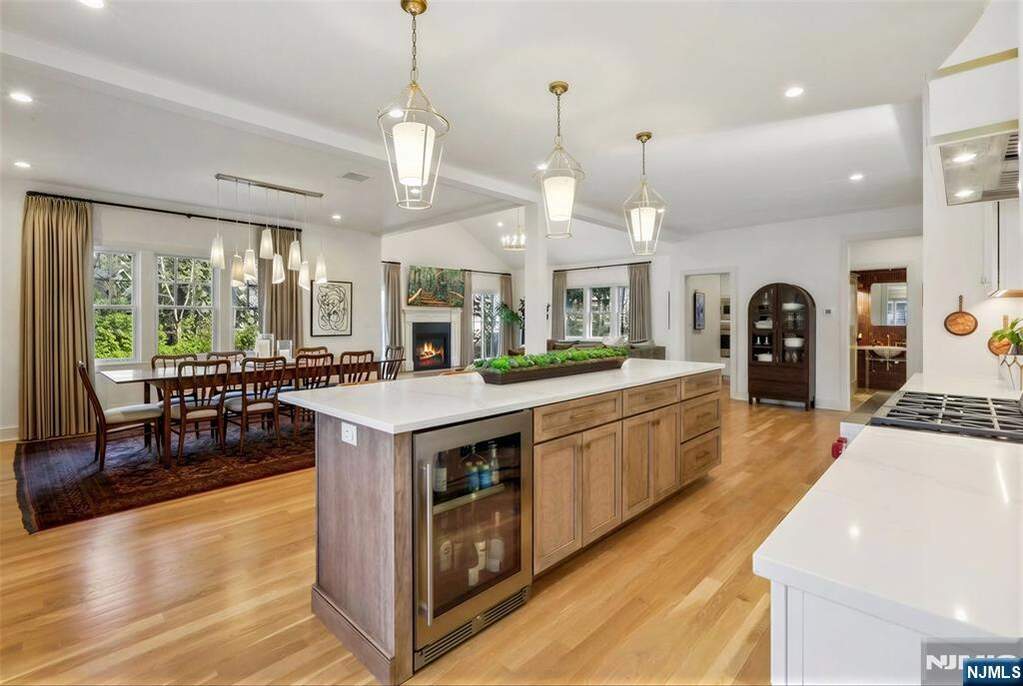 5 Bedroom Single Family Home/House's Image 10