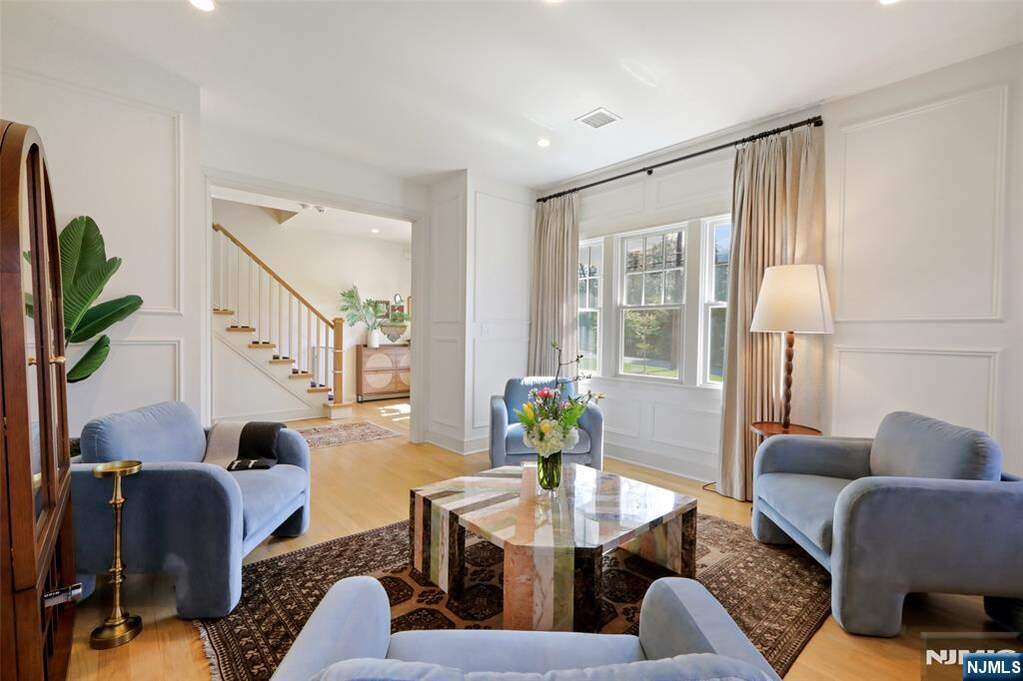 5 Bedroom Single Family Home/House's Image 13