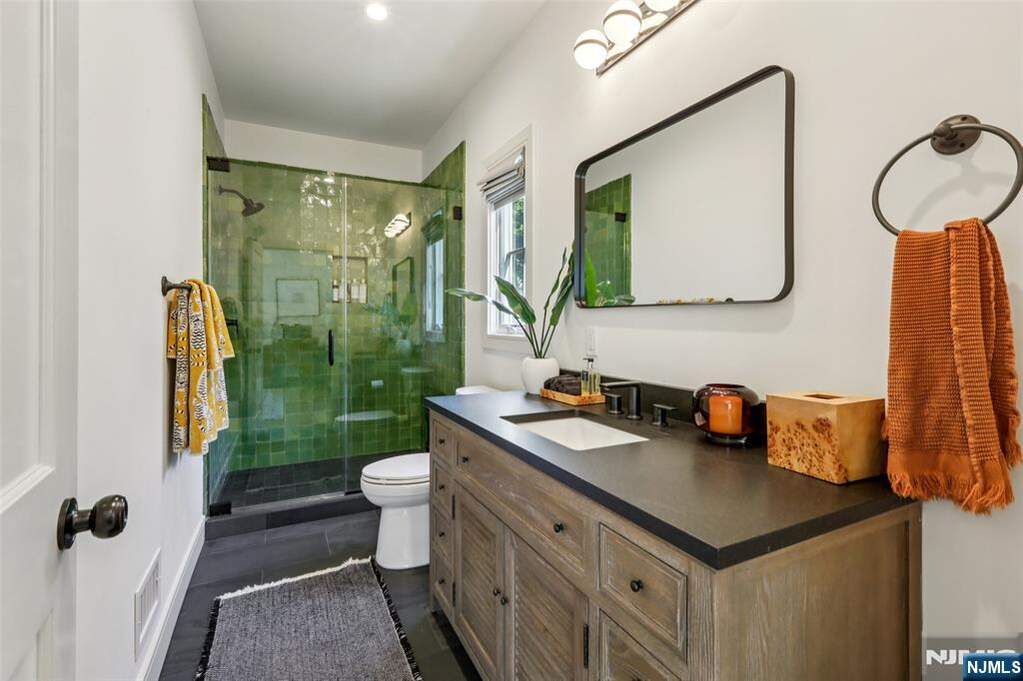 5 Bedroom Single Family Home/House's Image 17