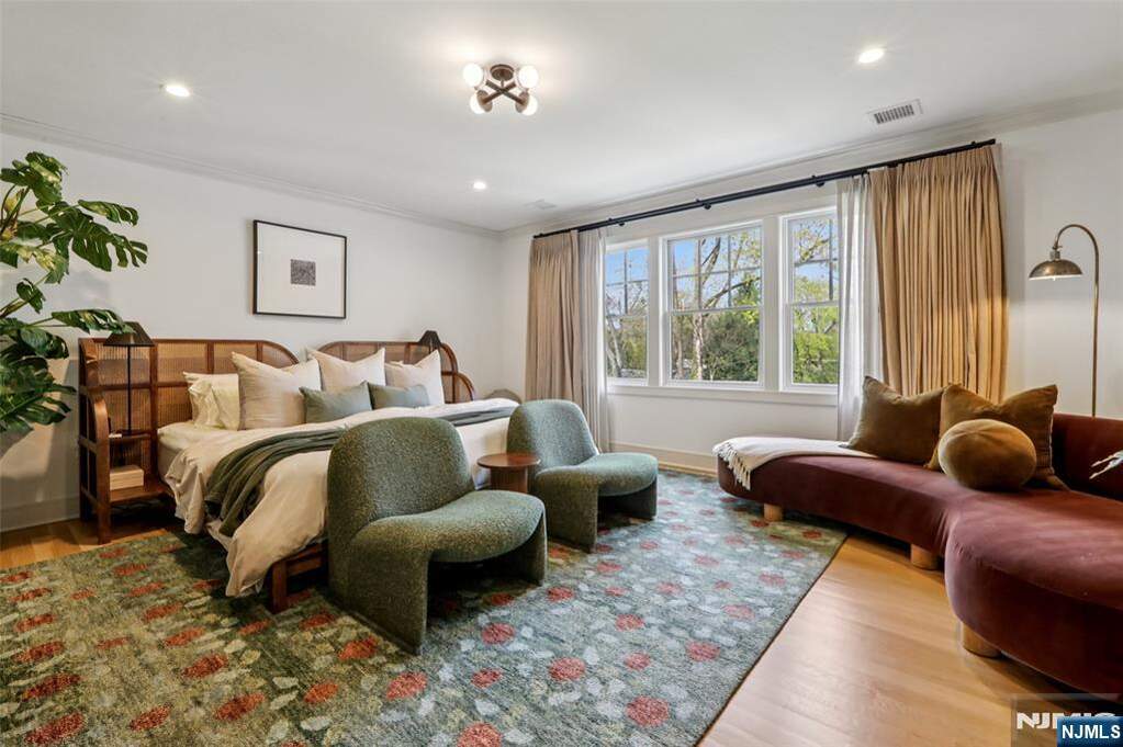 5 Bedroom Single Family Home/House's Image 19
