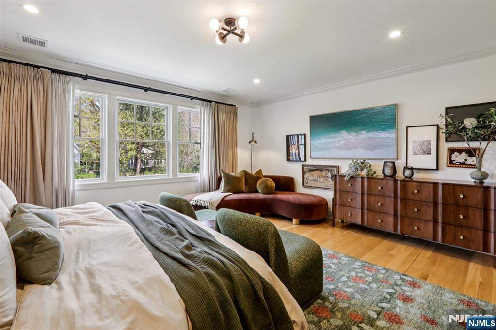 5 Bedroom Single Family Home/House's Image 20